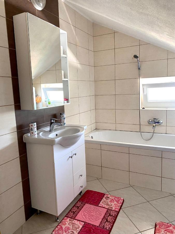 Big Apartment 3 Bedrooms Bihac Exterior photo